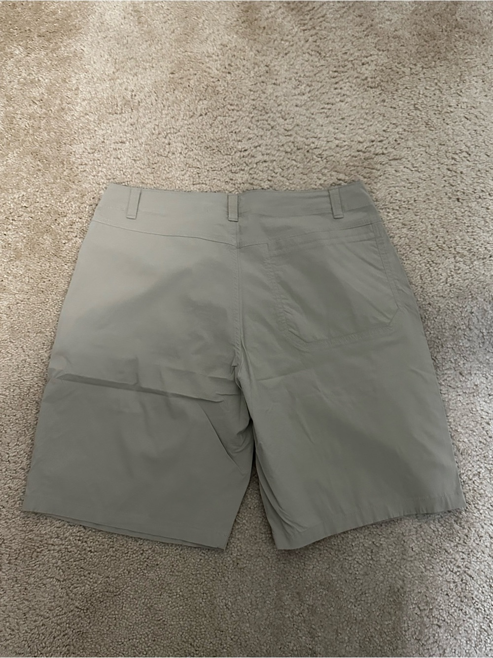 Under Armour Heat Gear Performance Shorts in Khaki Tan Size 36 EUC - Picture 4 of 8